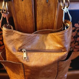 Chic Tan Leather Shoulder Bag
